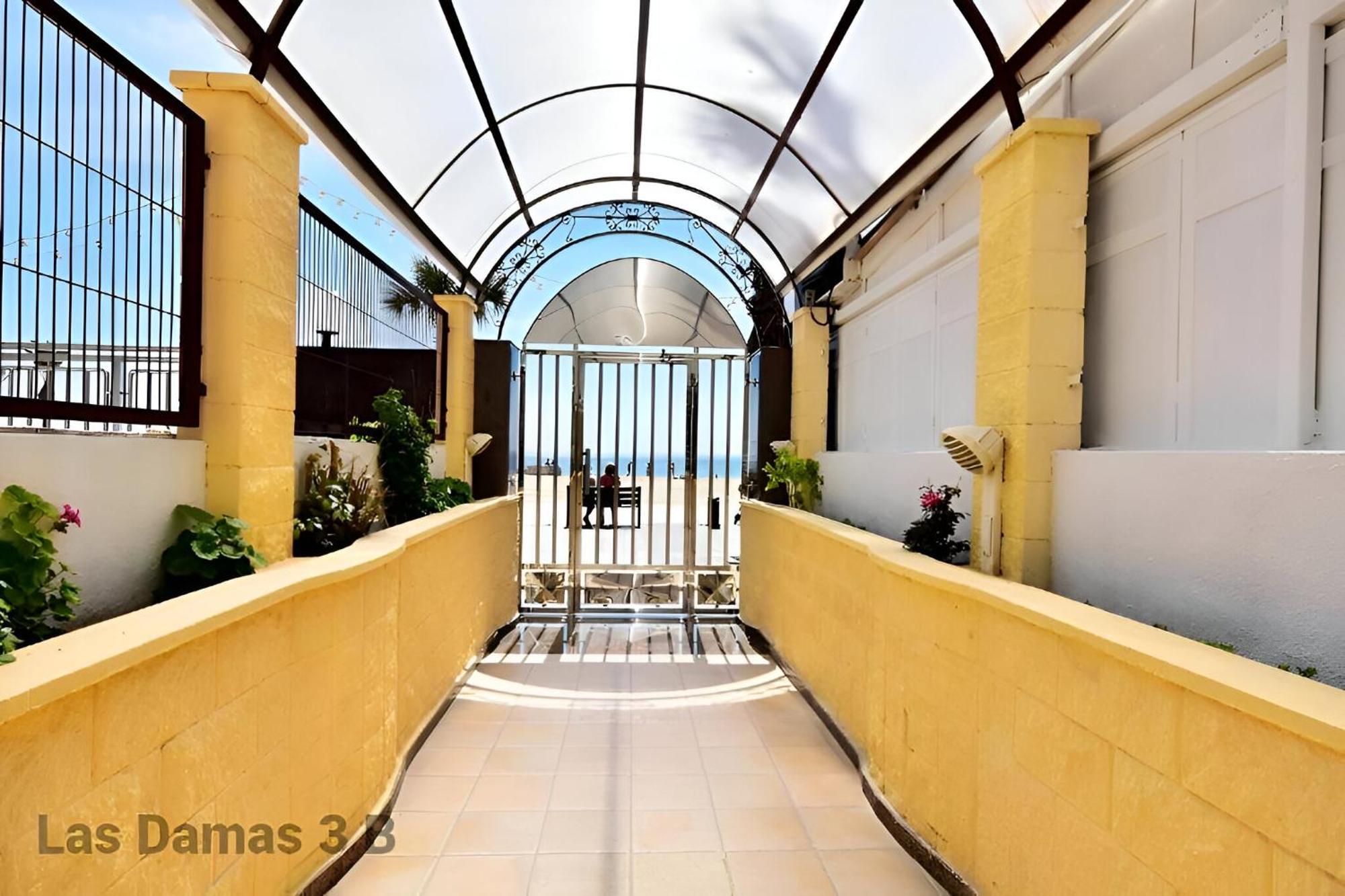 Las Damas 3B Beach Front - Pool & Parking Бенидорм Экстерьер фото